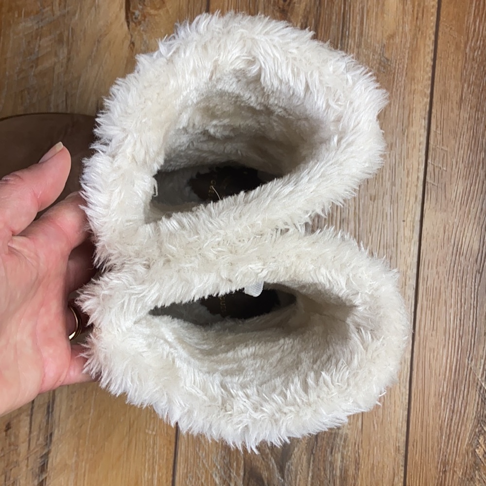 G by Guess Babez Ugg Style Boots 8.5 - Picture 9 of 13